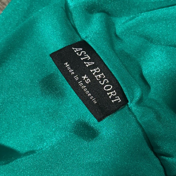 Revolve bikini - Picture 3 of 5